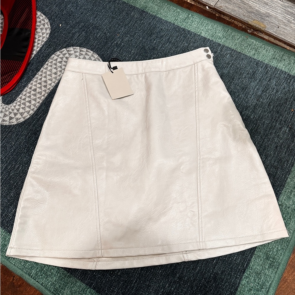 Zara faux leather mini skit in ecru